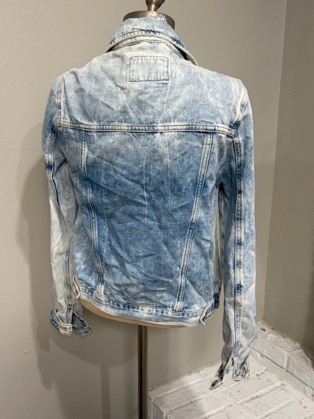 Forever 21 Light Wash Acid Denim Jacket - Blue - Picture 3 of 5